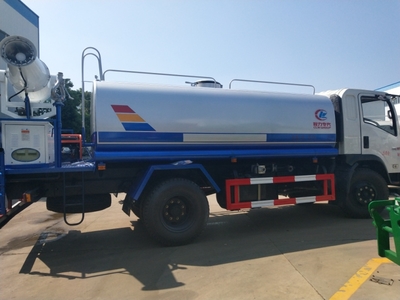 南阳市工地雾炮洒水车销售电话新闻 环保除尘新选择，助力城市蓝天保卫战